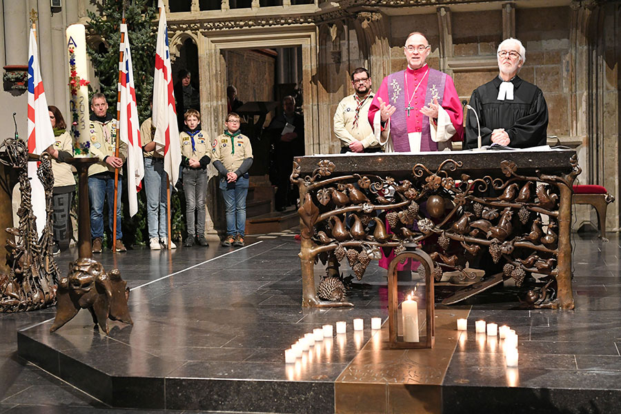 Weihbischof Rolf Lohmann und Superintendent Hans-Joachim Wefers standen dem Gottesdienst vor